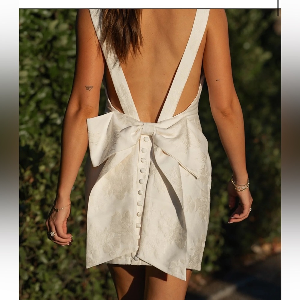Chic Backless White Bow Dress